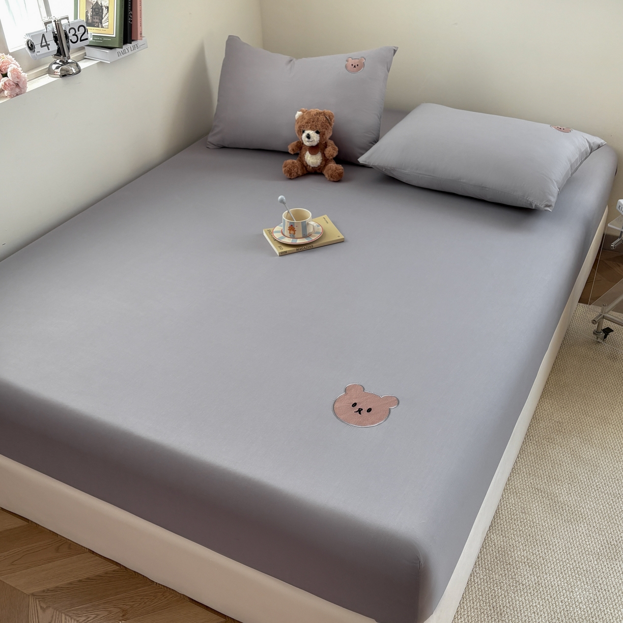 91家纺网 家纺一手货源 找家纺 居眠 2026新款全棉单层米乐熊床笠 米乐熊-灰色