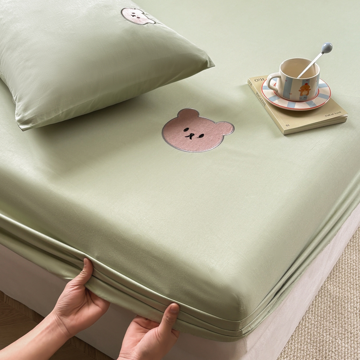 91家纺网 家纺一手货源 找家纺 居眠 2026新款全棉单层米乐熊床笠 米乐熊-绿色
