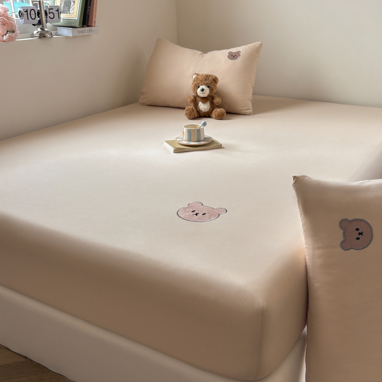 91家纺网 家纺一手货源 找家纺 居眠 2026新款全棉单层米乐熊床笠 米乐熊-卡其