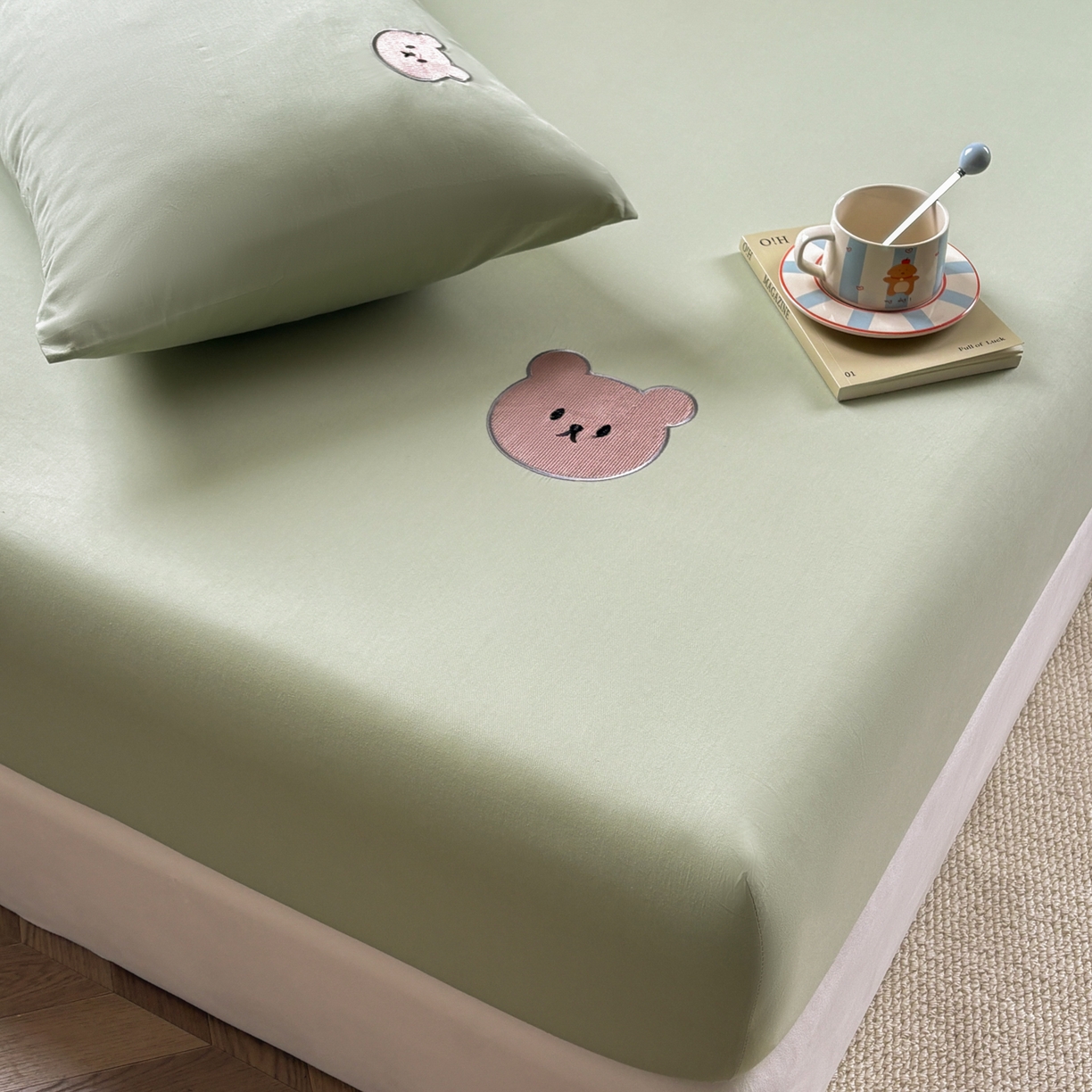 91家纺网 家纺一手货源 找家纺 居眠 2026新款全棉单层米乐熊床笠 米乐熊-绿色