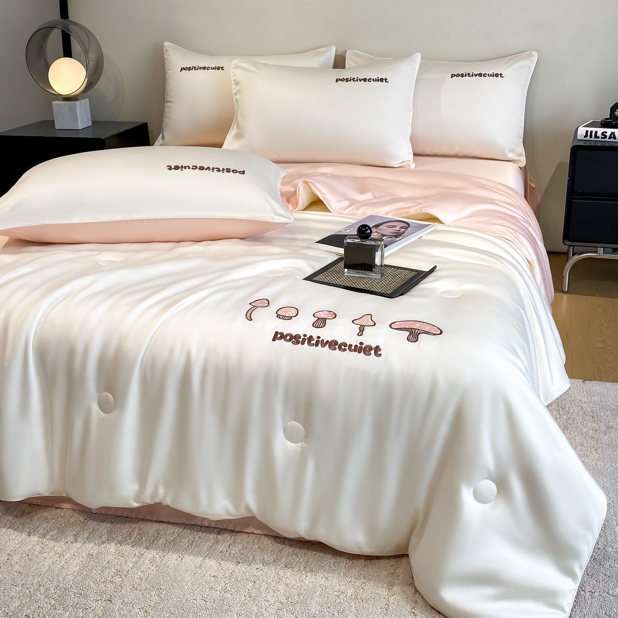 91家纺网 家纺一手货源 找家纺 云棉坊 2026新款水洗真丝滚边刺绣款-蘑菇系列 蘑菇-奶昔白+奶油粉