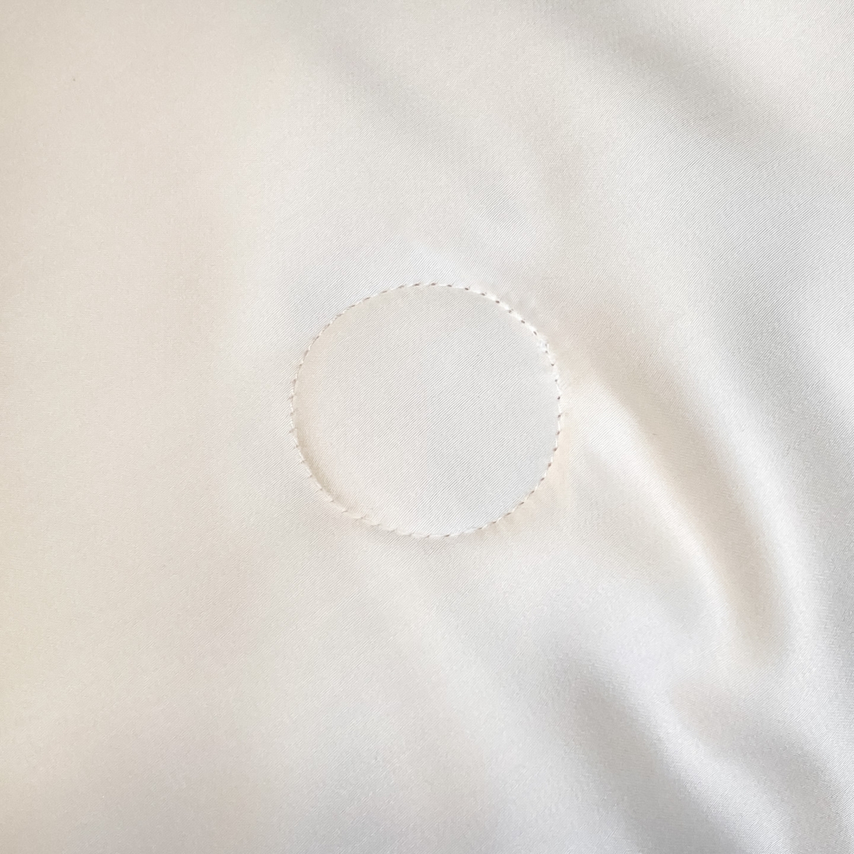 91家纺网 家纺一手货源 找家纺 云棉坊 2026新款水洗真丝滚边刺绣款-蘑菇系列 蘑菇-奶昔白+奶油粉