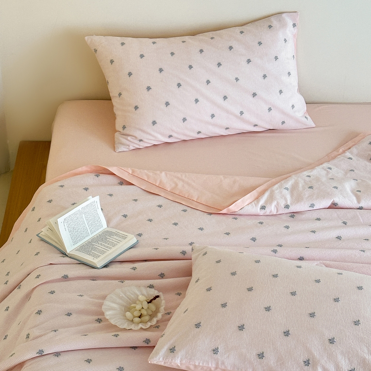 91家纺网 家纺一手货源 找家纺 （总）一加一 2026新款A类全棉水洗立体提花大豆夏被四件套-织光萌宠