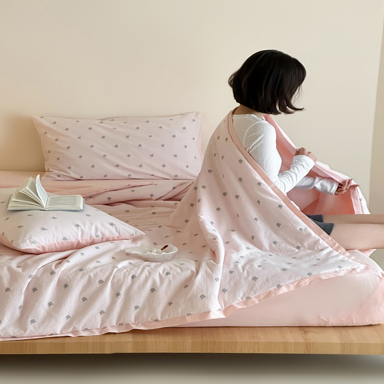 91家纺网 家纺一手货源 找家纺 （总）一加一 2026新款A类全棉水洗立体提花大豆夏被四件套-织光萌宠