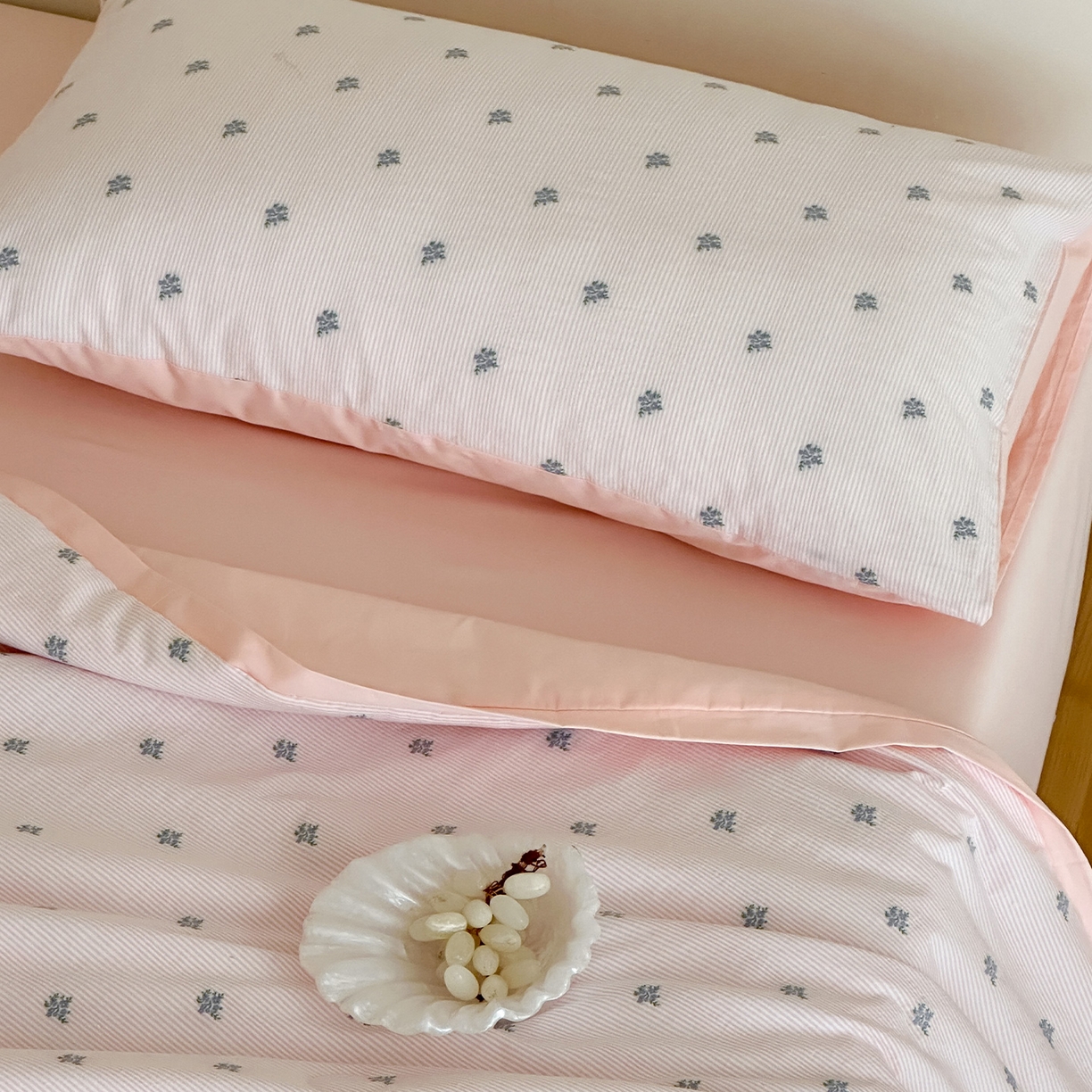 91家纺网 家纺一手货源 找家纺 一加一 2026新款A类全棉水洗立体提花大豆夏被四件套-织光萌宠 棉织花-粉