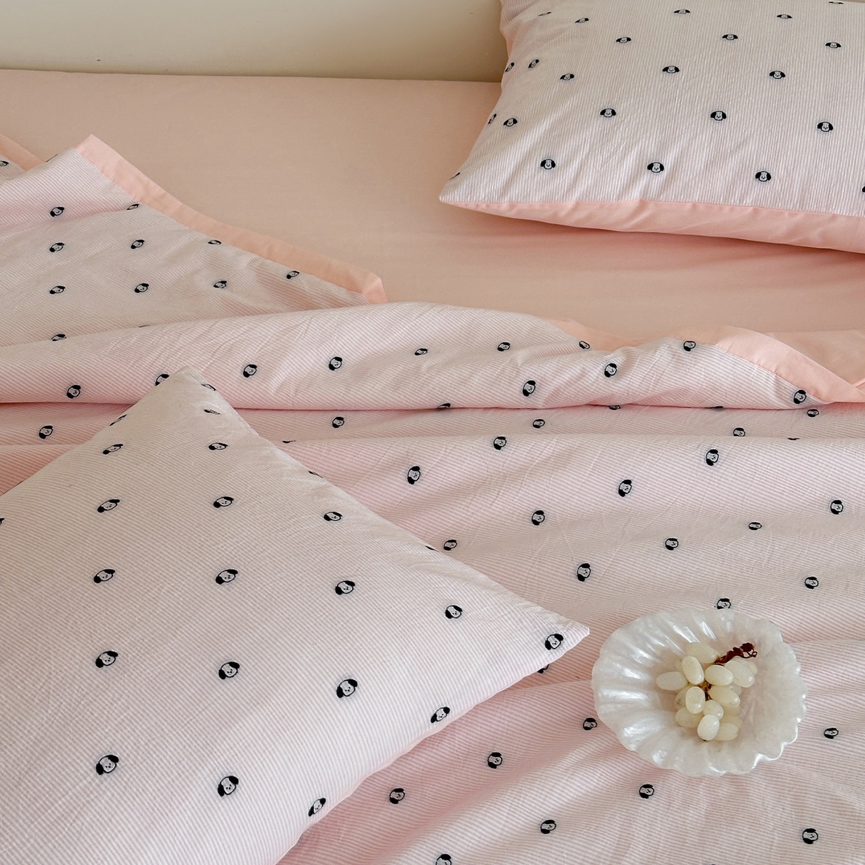 91家纺网 家纺一手货源 找家纺 一加一 2026新款A类全棉水洗立体提花大豆夏被四件套-织光萌宠 棉织小狗-粉