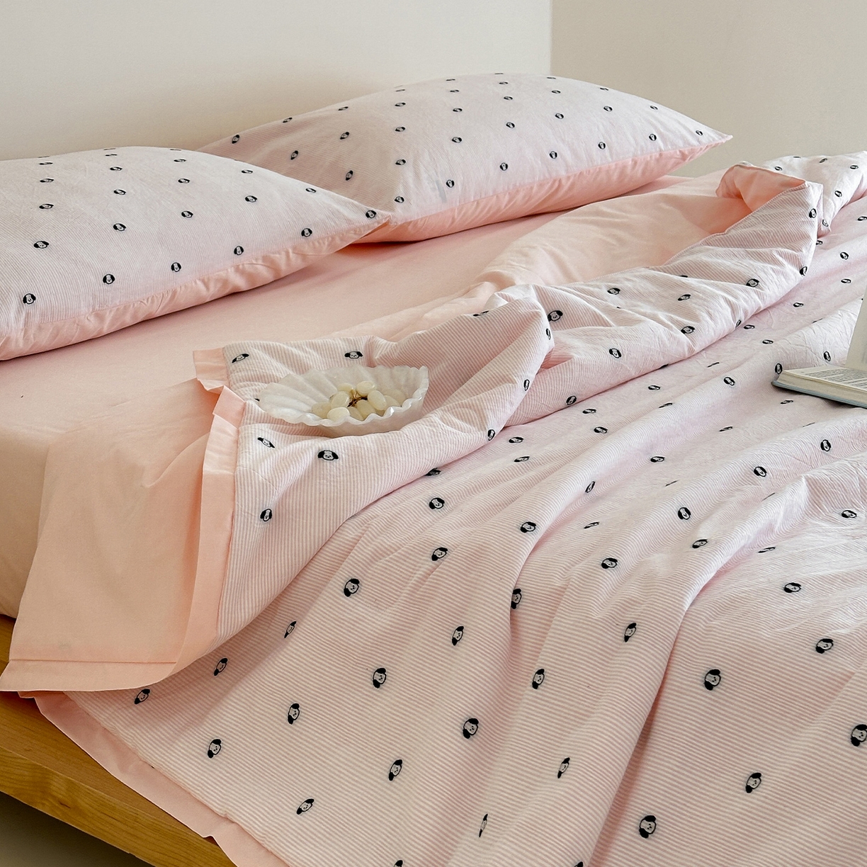 91家纺网 家纺一手货源 找家纺 一加一 2026新款A类全棉水洗立体提花大豆夏被四件套-织光萌宠 棉织小狗-粉