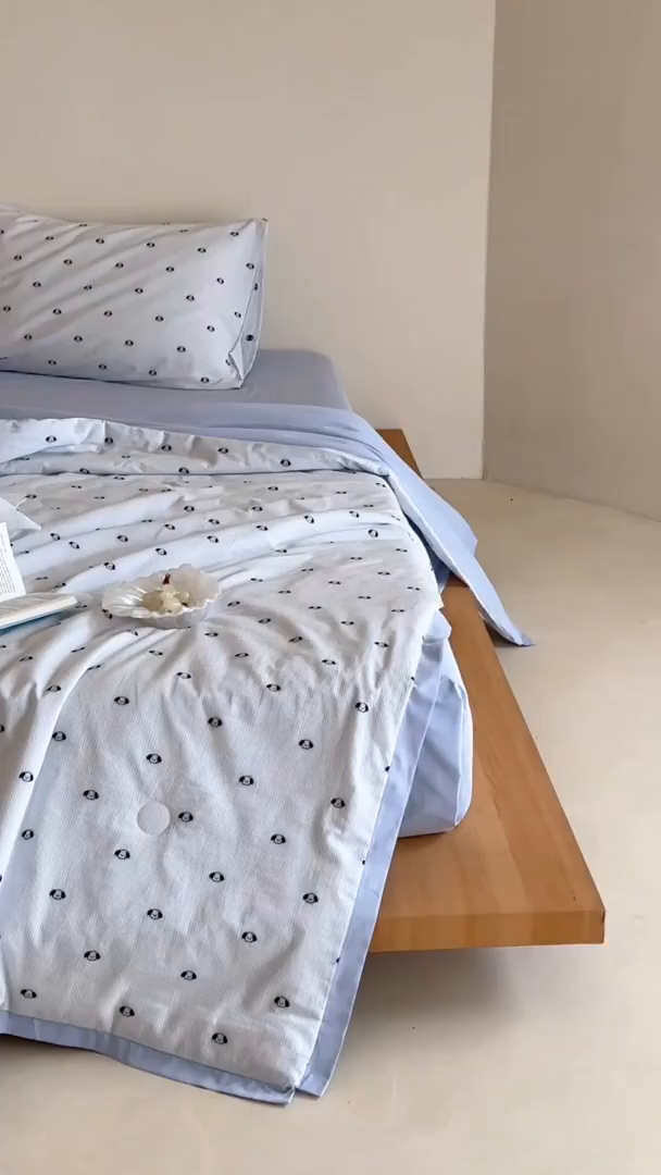 91家纺网 家纺一手货源 找家纺 一加一 2026新款A类全棉水洗立体提花大豆夏被四件套-织光萌宠 棉织小狗-蓝