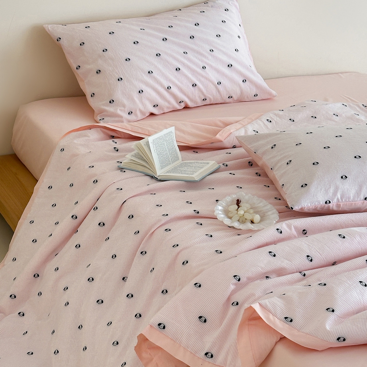 91家纺网 家纺一手货源 找家纺 一加一 2026新款A类全棉水洗立体提花大豆夏被四件套-织光萌宠 棉织小狗-粉