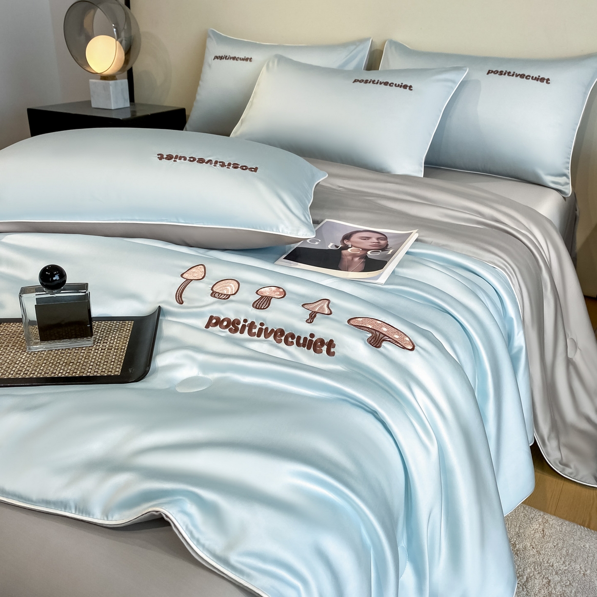 91家纺网 家纺一手货源 找家纺 云棉坊 2026新款水洗真丝滚边刺绣款-蘑菇系列 蘑菇-海盐兰+椰子灰