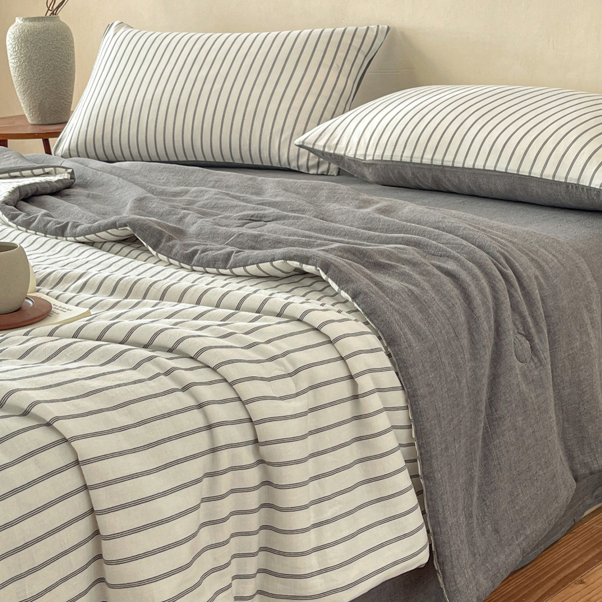 91家纺网 家纺一手货源 找家纺 （总）一加一 2026新款全棉无印超柔水洗色织凉感夏被四件套-日式云柔