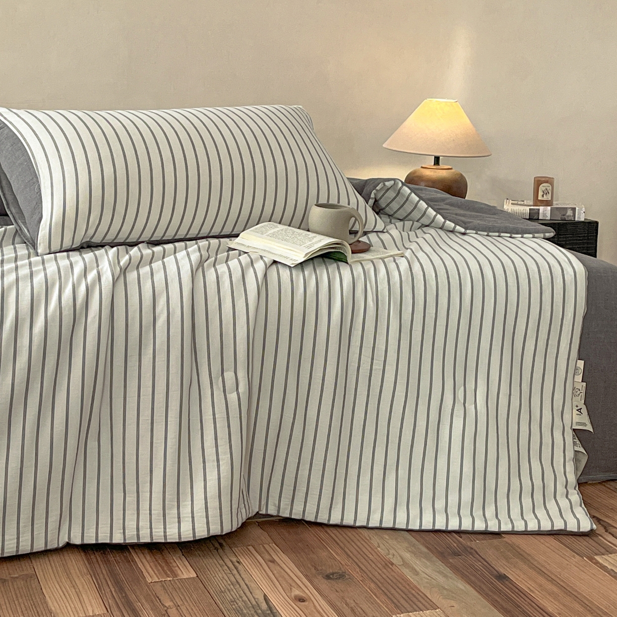 91家纺网 家纺一手货源 找家纺 一加一 2026新款全棉无印超柔水洗色织凉感夏被四件套-日式云柔 冬至白