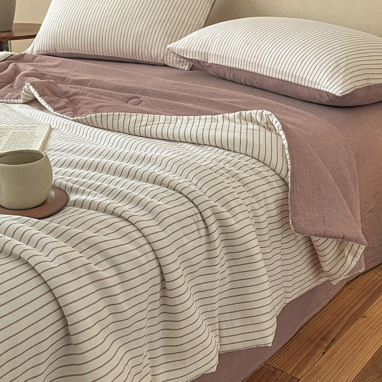 91家纺网 家纺一手货源 找家纺 一加一 2026新款全棉无印超柔水洗色织凉感夏被四件套-日式云柔 秋分白