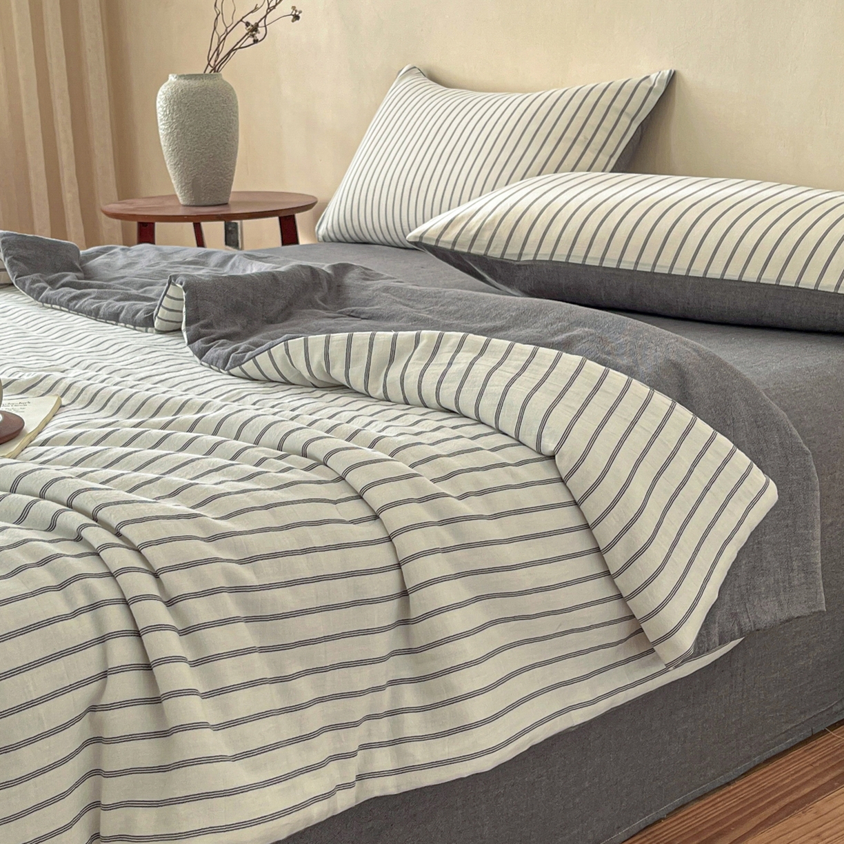 91家纺网 家纺一手货源 找家纺 一加一 2026新款全棉无印超柔水洗色织凉感夏被四件套-日式云柔 冬至白