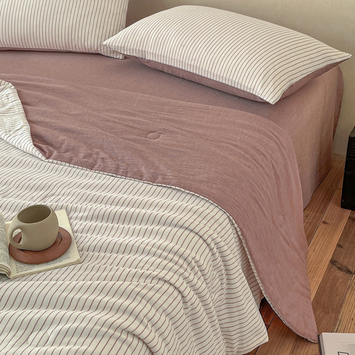 91家纺网 家纺一手货源 找家纺 一加一 2026新款全棉无印超柔水洗色织凉感夏被四件套-日式云柔 秋分白