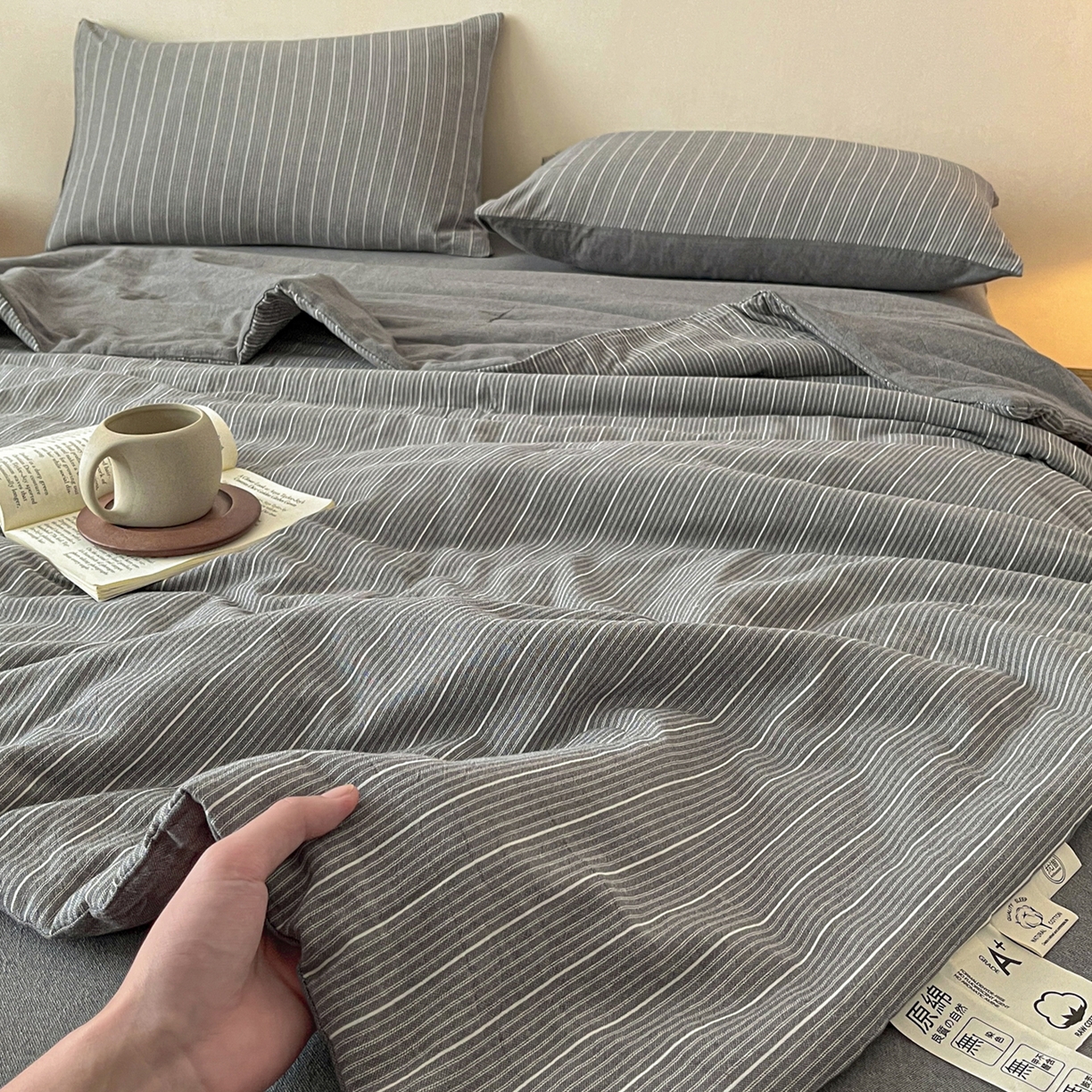 91家纺网 家纺一手货源 找家纺 一加一 2026新款全棉无印超柔水洗色织凉感夏被四件套-日式云柔 小满灰