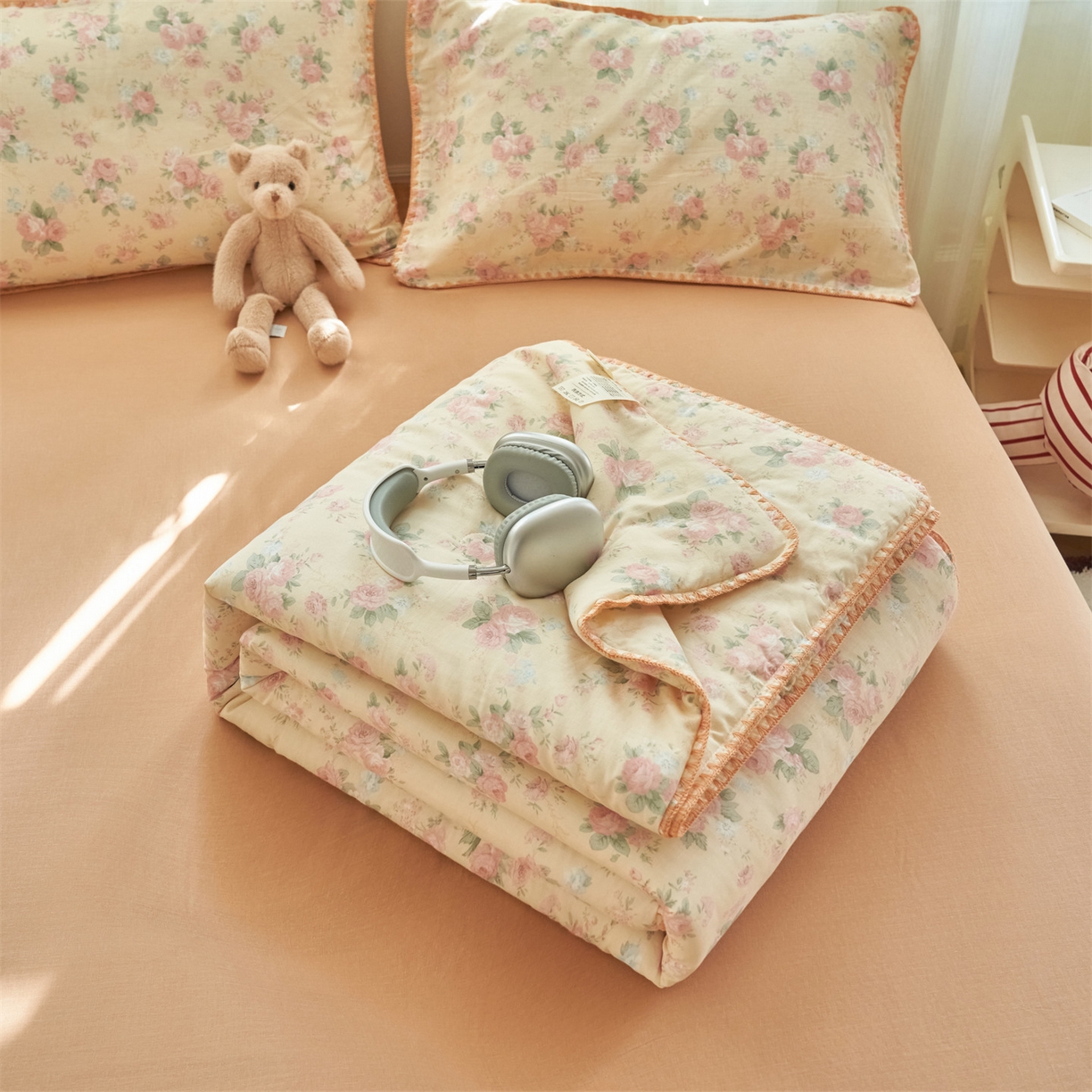 91家纺网 家纺一手货源 找家纺 恬思语家纺 2026春夏全棉双层纱棉花夏被空调被夏凉被四件套贝壳边系列 Ш櫻漫语