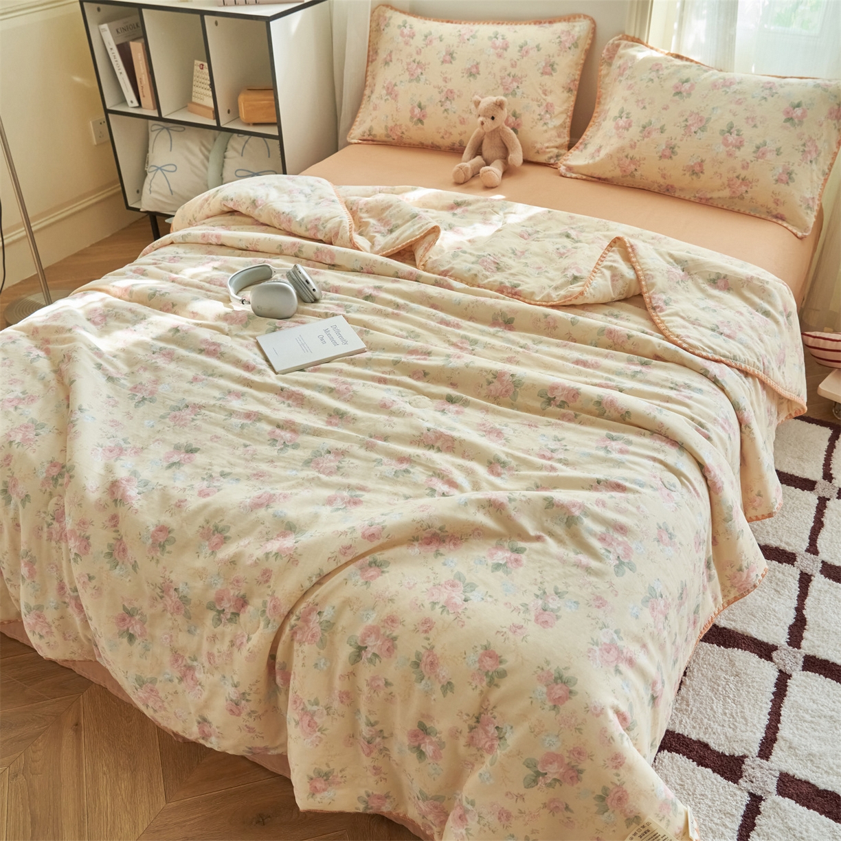 91家纺网 家纺一手货源 找家纺 恬思语家纺 2026春夏全棉双层纱棉花夏被空调被夏凉被四件套贝壳边系列 Ш櫻漫语