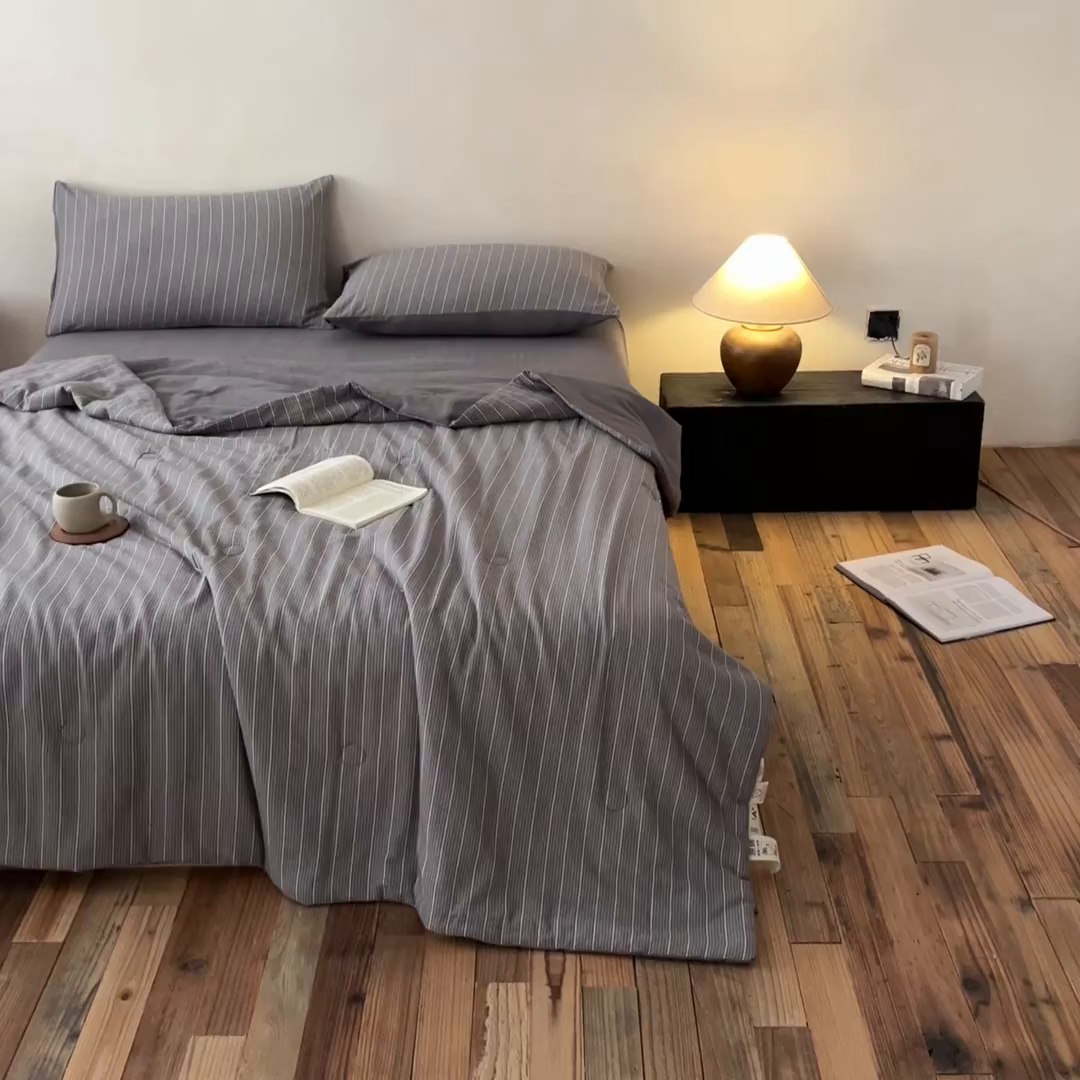 91家纺网 家纺一手货源 找家纺 一加一 2026新款全棉无印超柔水洗色织凉感夏被四件套-日式云柔 小满灰
