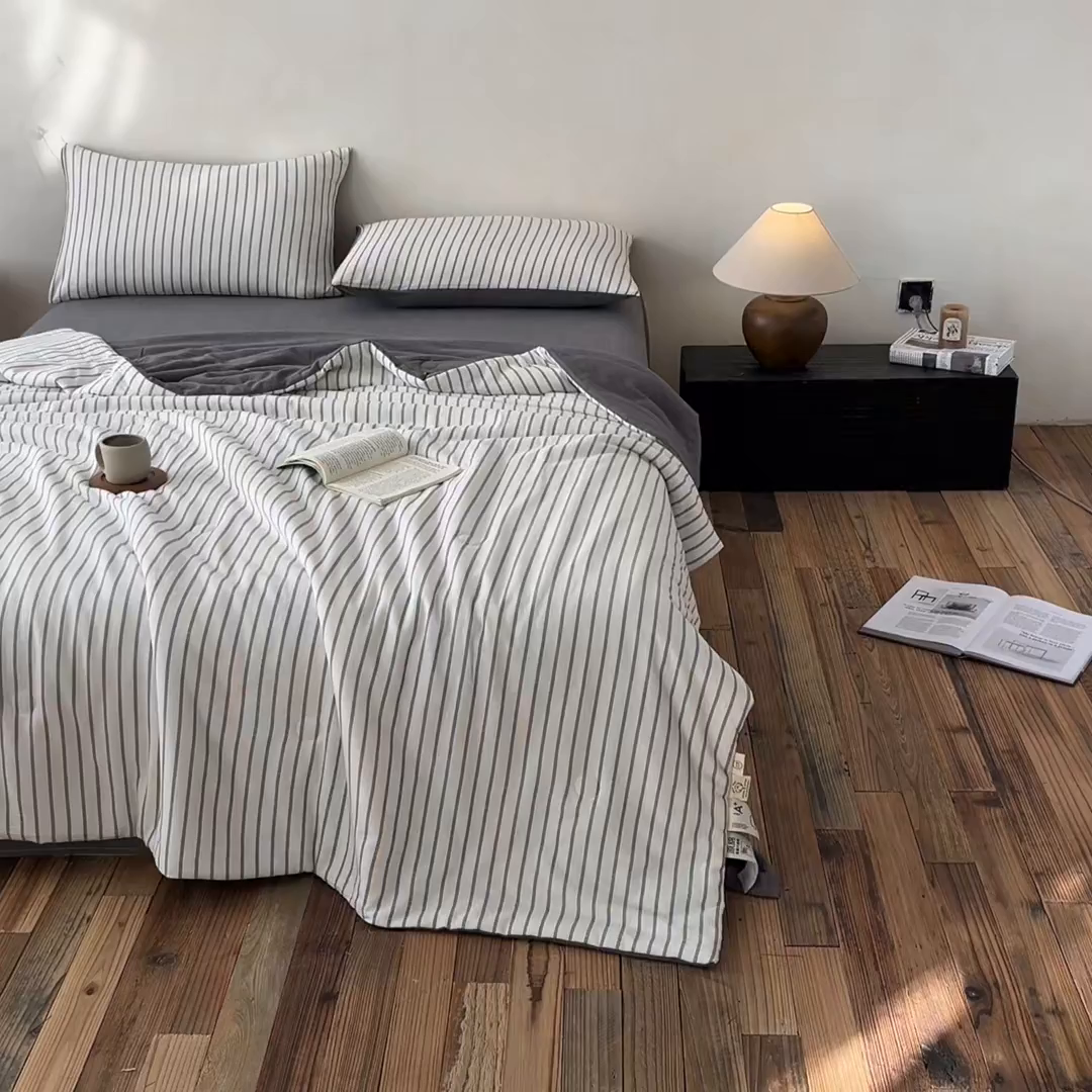 91家纺网 家纺一手货源 找家纺 （总）一加一 2026新款全棉无印超柔水洗色织凉感夏被四件套-日式云柔