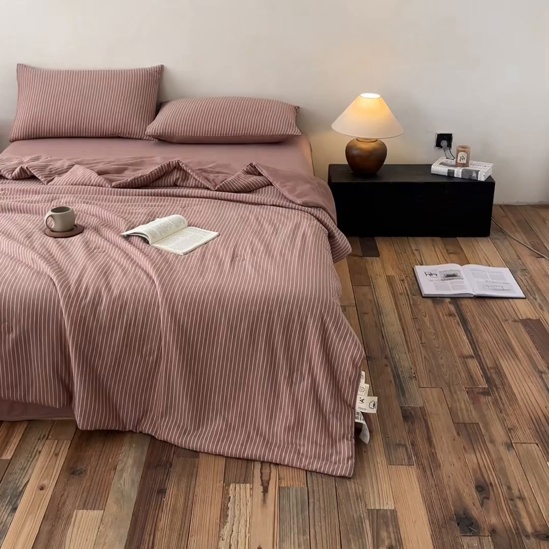 91家纺网 家纺一手货源 找家纺 一加一 2026新款全棉无印超柔水洗色织凉感夏被四件套-日式云柔 秋分咖