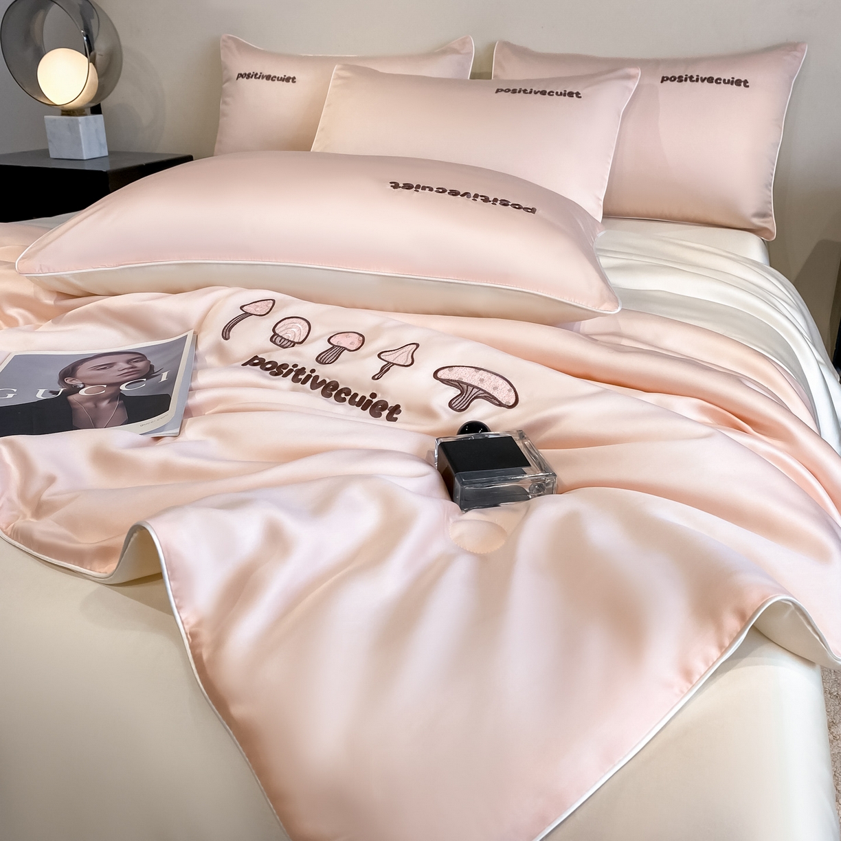 91家纺网 家纺一手货源 找家纺 云棉坊 2026新款水洗真丝滚边刺绣款-蘑菇系列 蘑菇-奶油粉+奶昔白