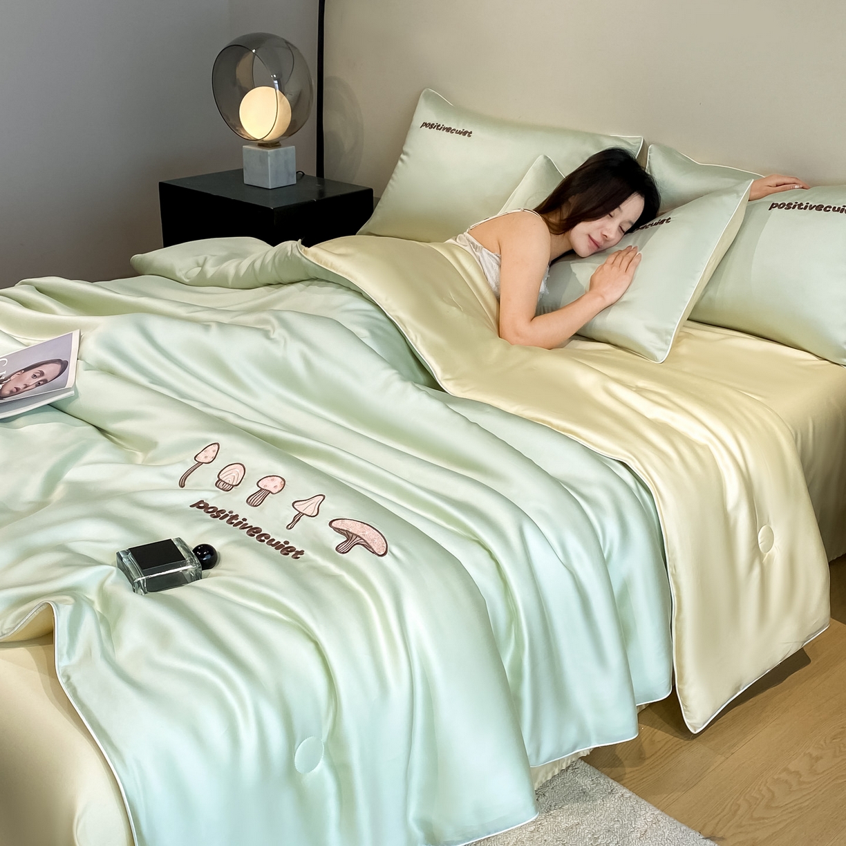 91家纺网 家纺一手货源 找家纺 云棉坊 2026新款水洗真丝滚边刺绣款-蘑菇系列 蘑菇-水果清香+奶黄