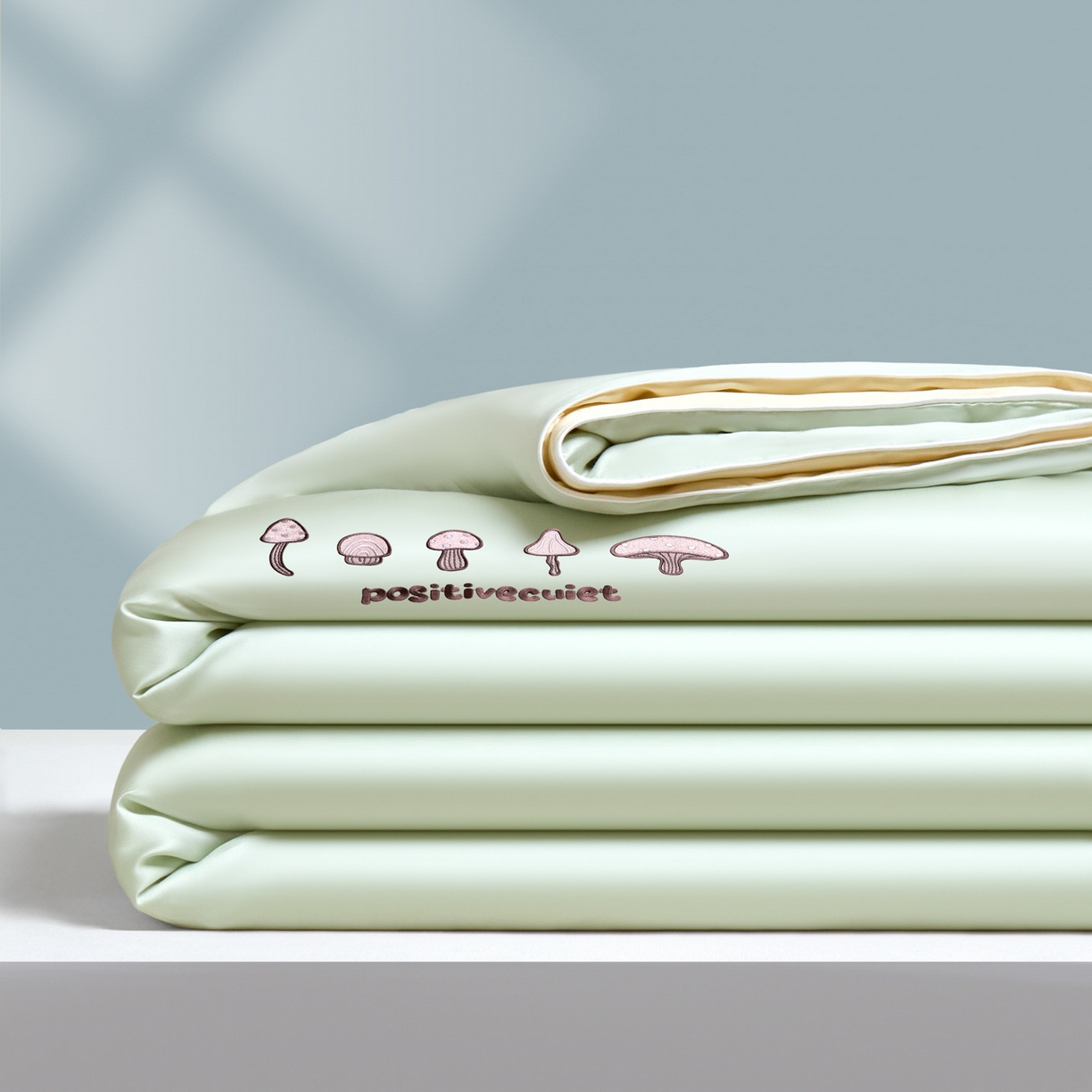 91家纺网 家纺一手货源 找家纺 云棉坊 2026新款水洗真丝滚边刺绣款-蘑菇系列 蘑菇-水果清香+奶黄