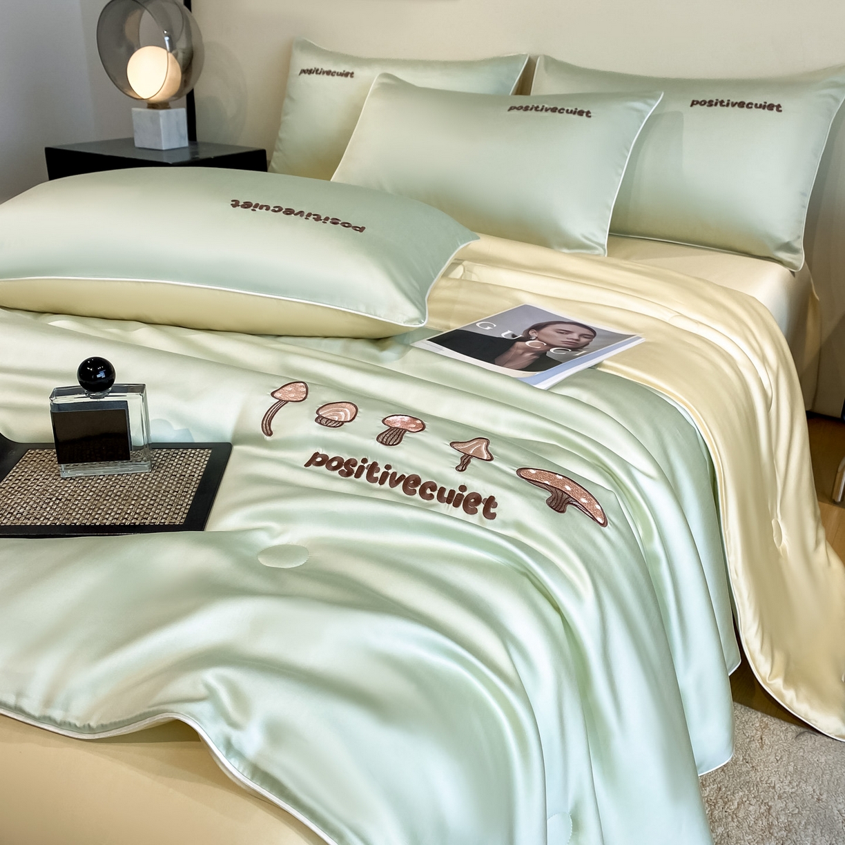 91家纺网 家纺一手货源 找家纺 云棉坊 2026新款水洗真丝滚边刺绣款-蘑菇系列 蘑菇-水果清香+奶黄