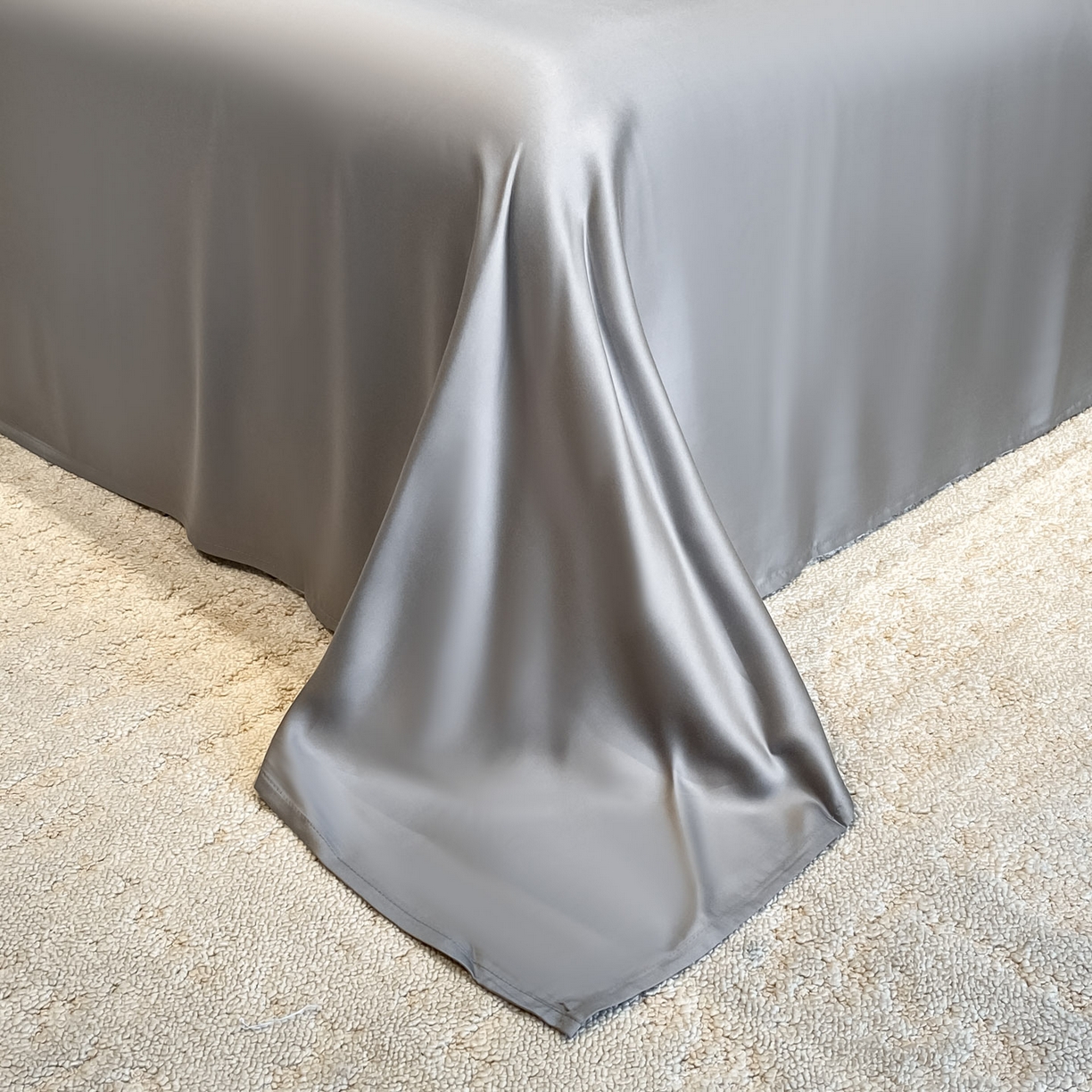 91家纺网 家纺一手货源 找家纺 云棉坊 2026新款水洗真丝滚边刺绣款-蘑菇系列 蘑菇-椰子灰+经典灰