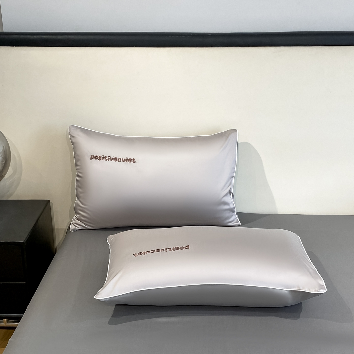 91家纺网 家纺一手货源 找家纺 云棉坊 2026新款水洗真丝滚边刺绣款-蘑菇系列 蘑菇-椰子灰+经典灰