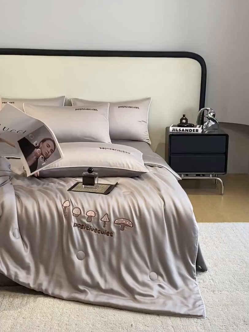 91家纺网 家纺一手货源 找家纺 云棉坊 2026新款水洗真丝滚边刺绣款-蘑菇系列 蘑菇-椰子灰+经典灰