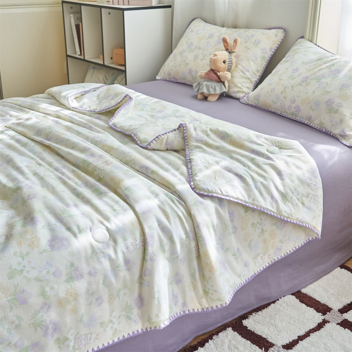 91家纺网 家纺一手货源 找家纺 恬思语家纺 2026春夏全棉双层纱棉花夏被空调被夏凉被四件套贝壳边系列 花从兔-紫