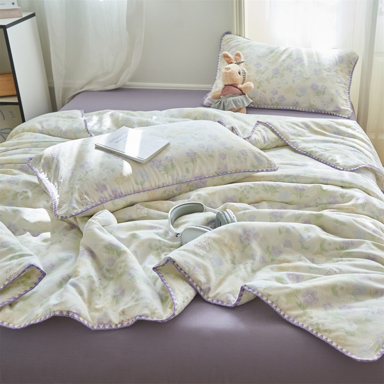 91家纺网 家纺一手货源 找家纺 恬思语家纺 2026春夏全棉双层纱棉花夏被空调被夏凉被四件套贝壳边系列 花从兔-紫