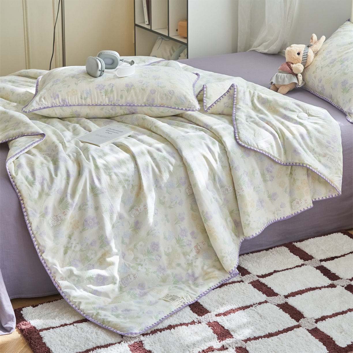 91家纺网 家纺一手货源 找家纺 恬思语家纺 2026春夏全棉双层纱棉花夏被空调被夏凉被四件套贝壳边系列 花从兔-紫