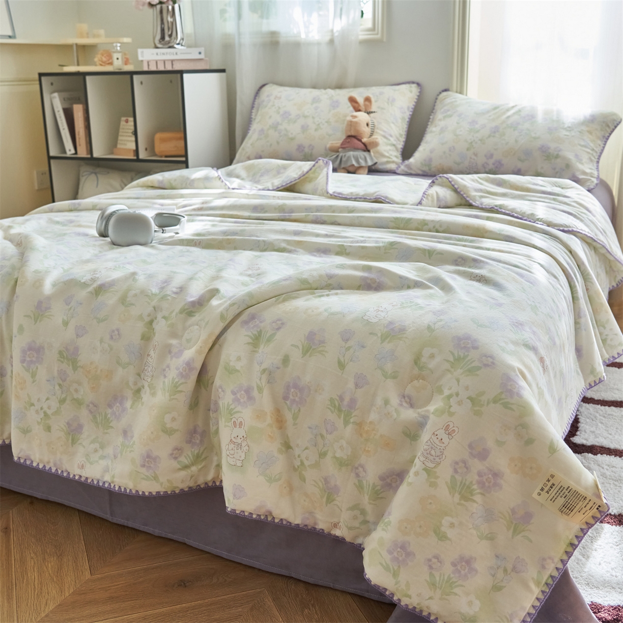 91家纺网 家纺一手货源 找家纺 恬思语家纺 2026春夏全棉双层纱棉花夏被空调被夏凉被四件套贝壳边系列 花从兔-紫