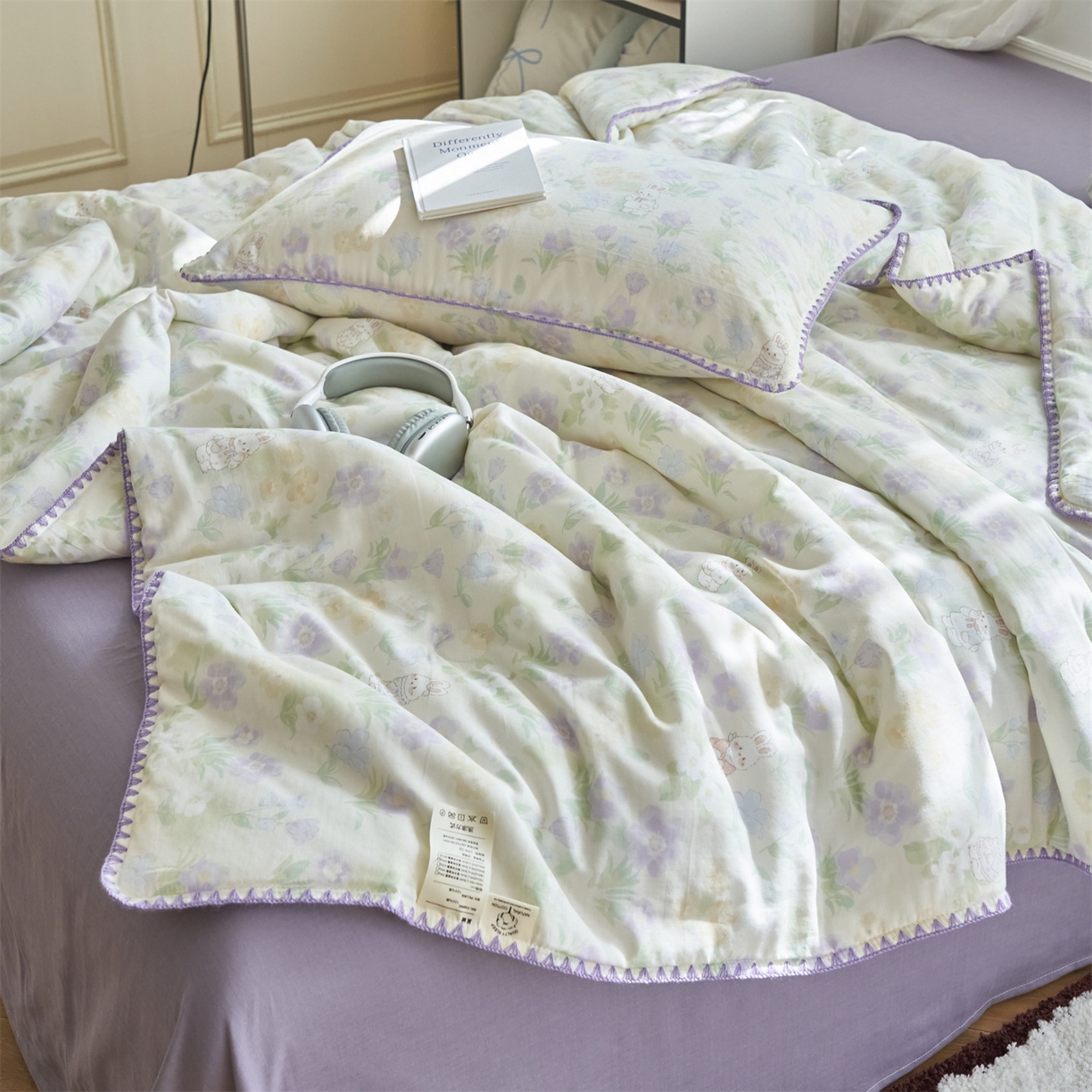 91家纺网 家纺一手货源 找家纺 恬思语家纺 2026春夏全棉双层纱棉花夏被空调被夏凉被四件套贝壳边系列 花从兔-紫
