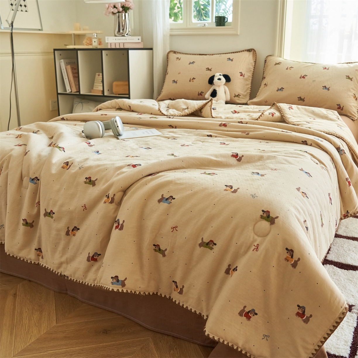 91家纺网 家纺一手货源 找家纺 恬思语家纺 2026春夏全棉双层纱棉花夏被空调被夏凉被四件套贝壳边系列 咖啡狗