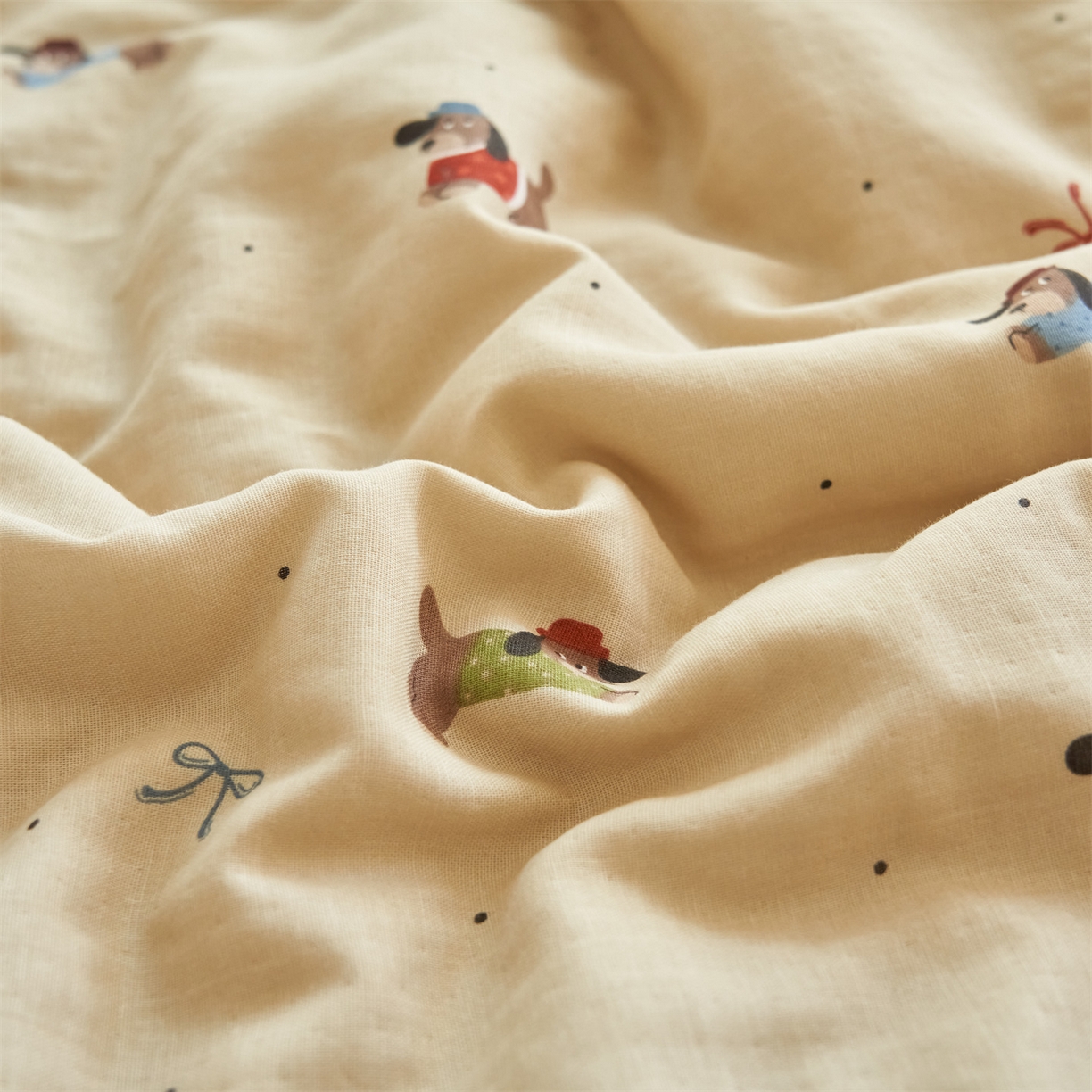 91家纺网 家纺一手货源 找家纺 恬思语家纺 2026春夏全棉双层纱棉花夏被空调被夏凉被四件套贝壳边系列 咖啡狗