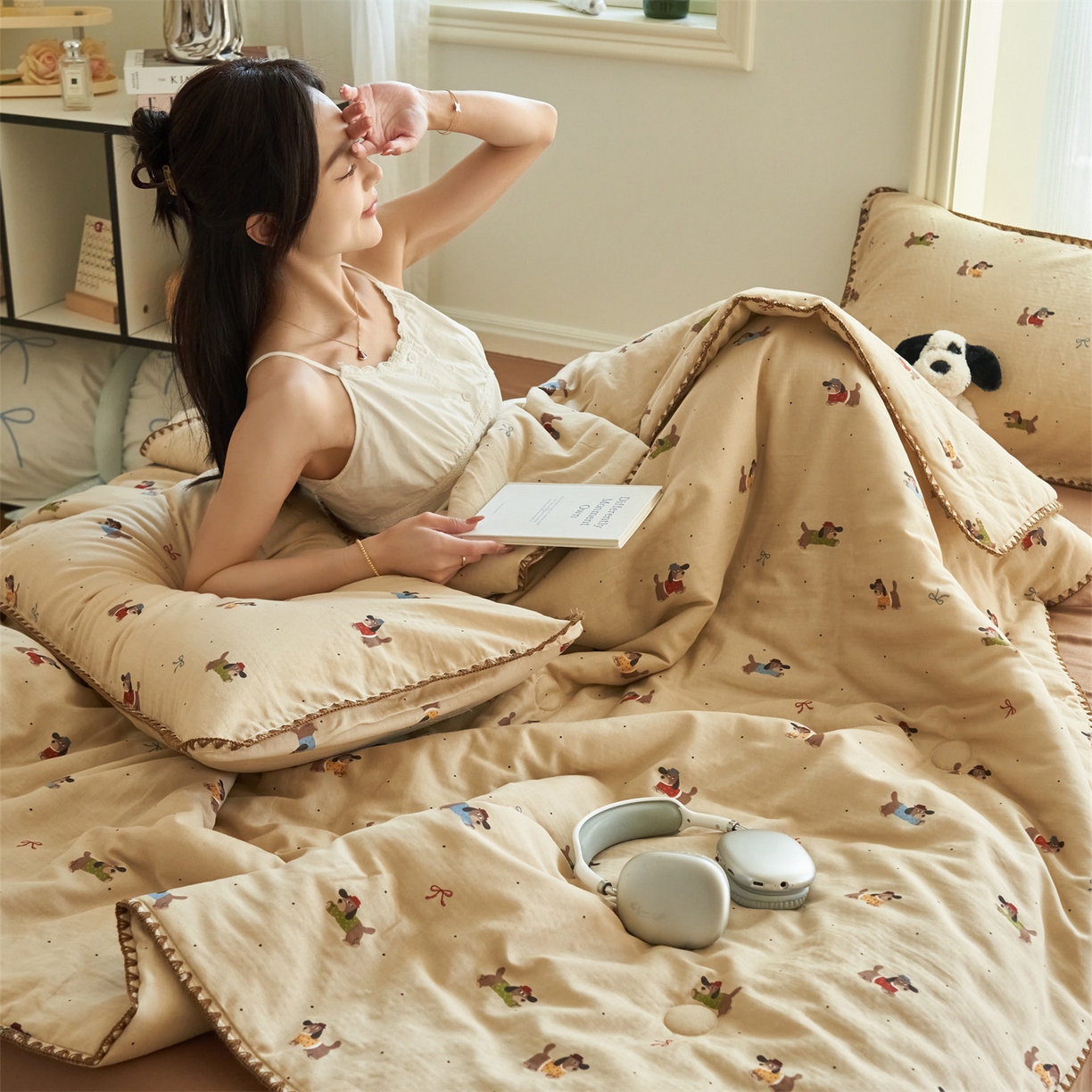 91家纺网 家纺一手货源 找家纺 恬思语家纺 2026春夏全棉双层纱棉花夏被空调被夏凉被四件套贝壳边系列 咖啡狗