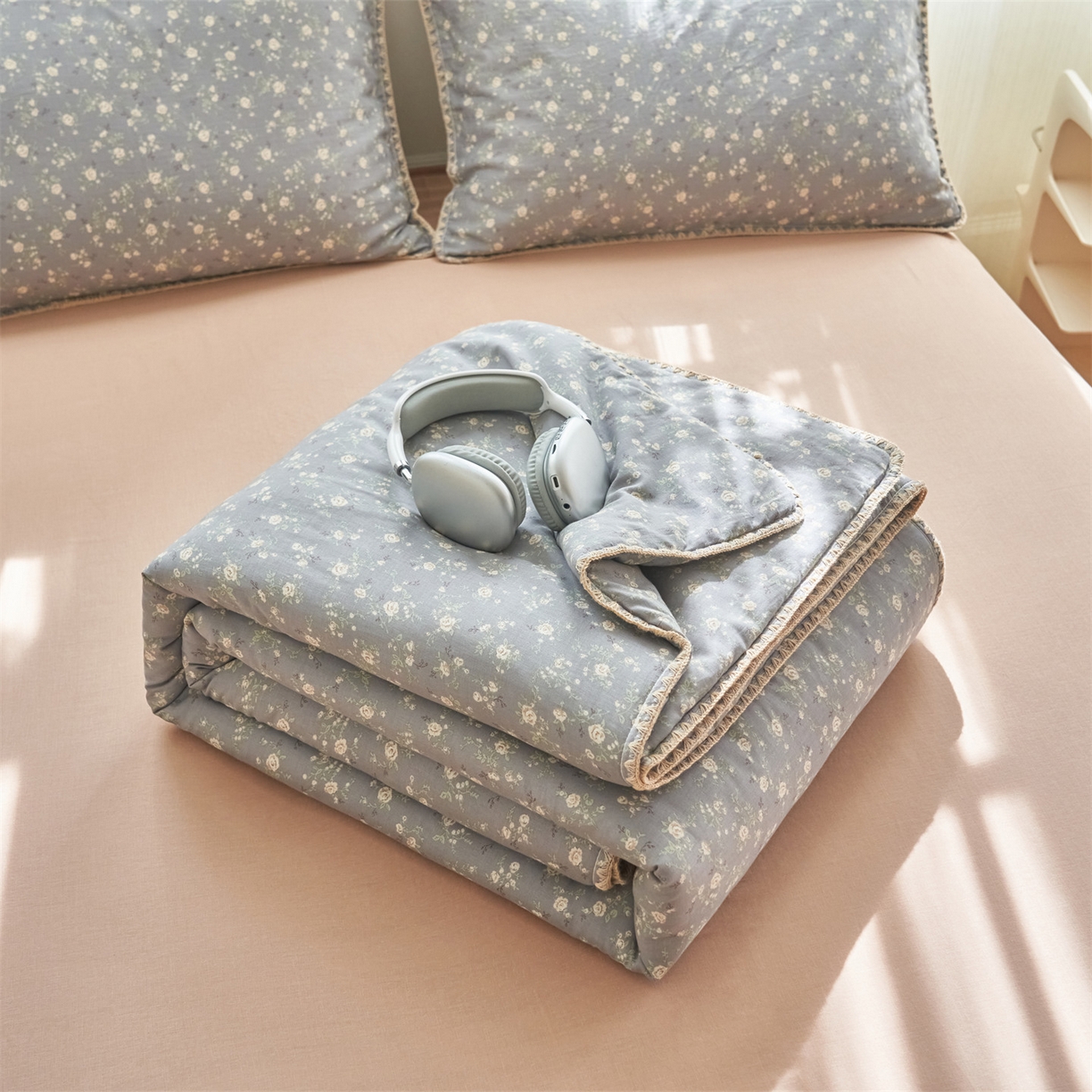 91家纺网 家纺一手货源 找家纺 恬思语家纺 2026春夏全棉双层纱棉花夏被空调被夏凉被四件套贝壳边系列 蓝汐-灰