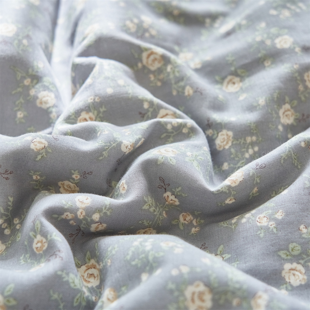 91家纺网 家纺一手货源 找家纺 恬思语家纺 2026春夏全棉双层纱棉花夏被空调被夏凉被四件套贝壳边系列 蓝汐-灰