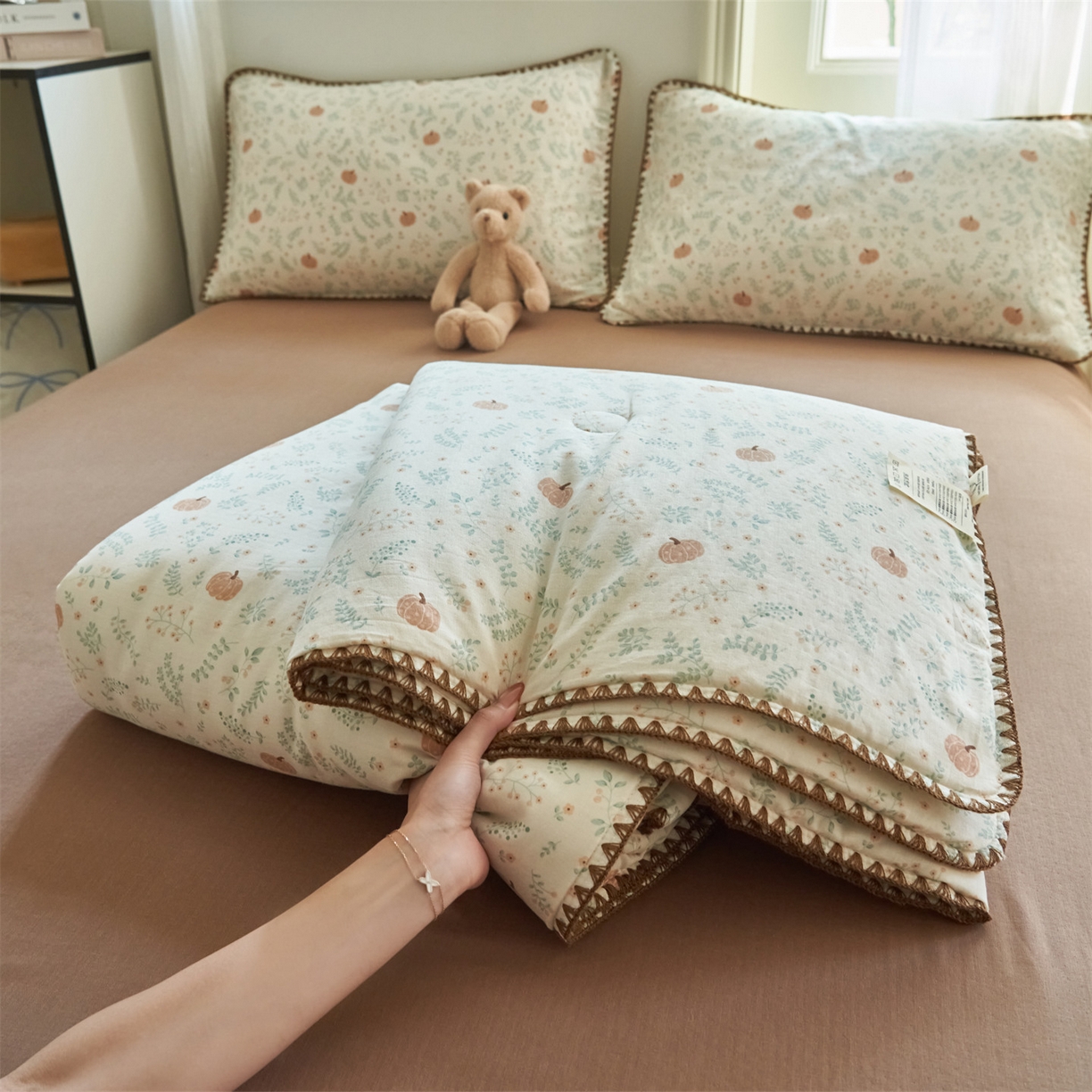 91家纺网 家纺一手货源 找家纺 恬思语家纺 2026春夏全棉双层纱棉花夏被空调被夏凉被四件套贝壳边系列 南瓜派对