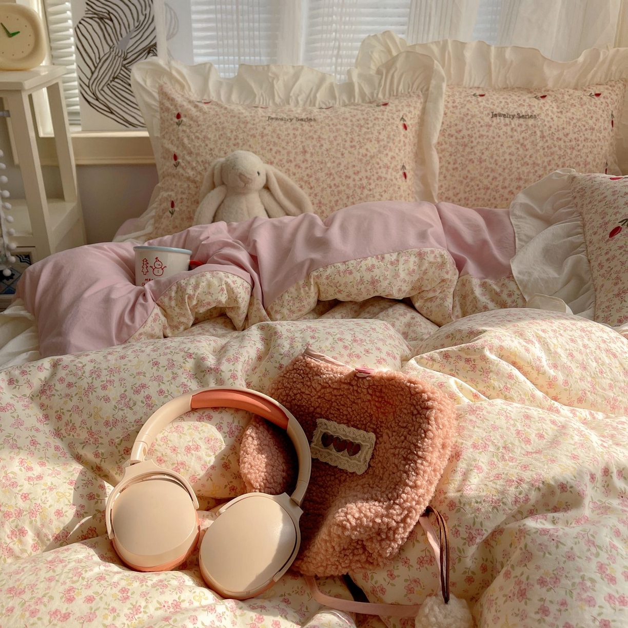 91家纺网 家纺一手货源 找家纺 圣比熊 2026新款A类云朵棉亲肤四季款刺绣1.8m四件套席床单宿舍绣花1.5米三件套 芊芊花海（刺绣款）