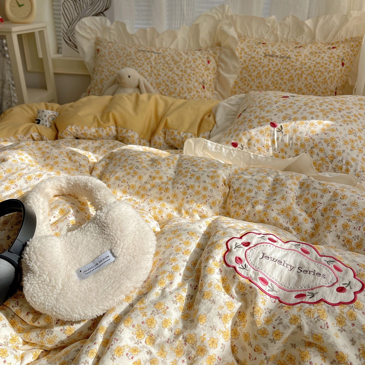 91家纺网 家纺一手货源 找家纺 圣比熊 2026新款A类云朵棉亲肤四季款刺绣1.8m四件套席床单宿舍绣花1.5米三件套 春日暖阳（刺绣款）