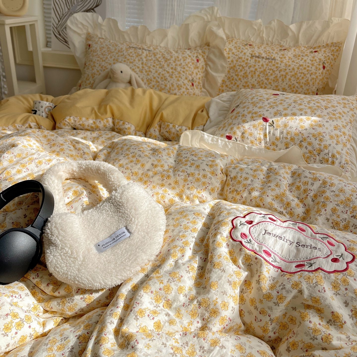 91家纺网 家纺一手货源 找家纺 圣比熊 2026新款A类云朵棉亲肤四季款刺绣1.8m四件套席床单宿舍绣花1.5米三件套 春日暖阳（刺绣款）