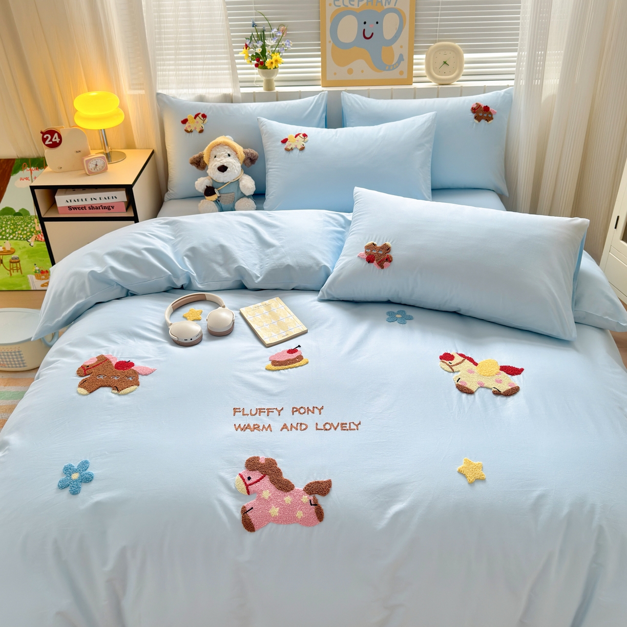 91家纺网 家纺一手货源 找家纺 如意朵 2026新款全棉小清新绣花四件套第一批 快乐小马蓝