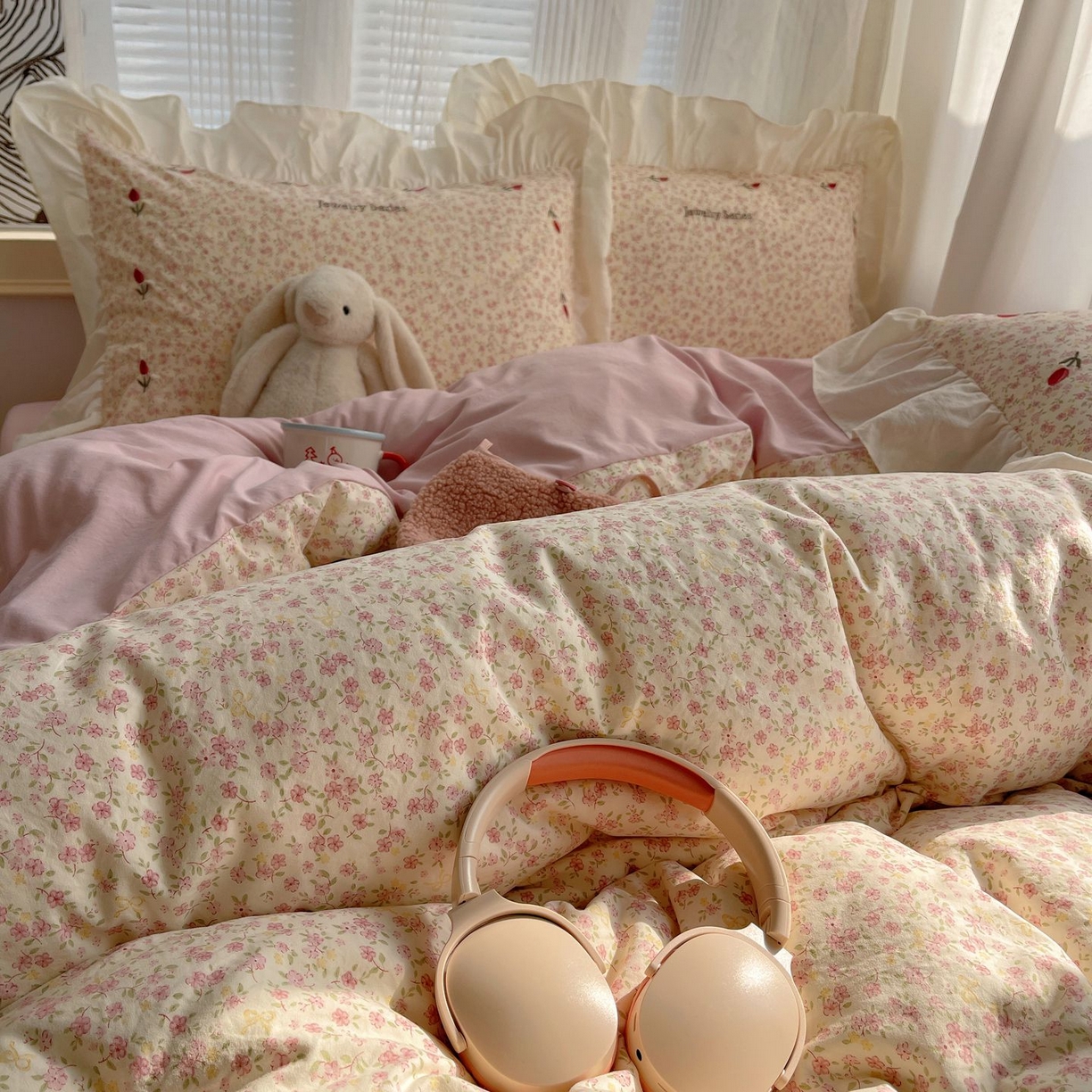 91家纺网 家纺一手货源 找家纺 圣比熊 2026新款A类云朵棉亲肤四季款刺绣1.8m四件套席床单宿舍绣花1.5米三件套 芊芊花海（刺绣款）