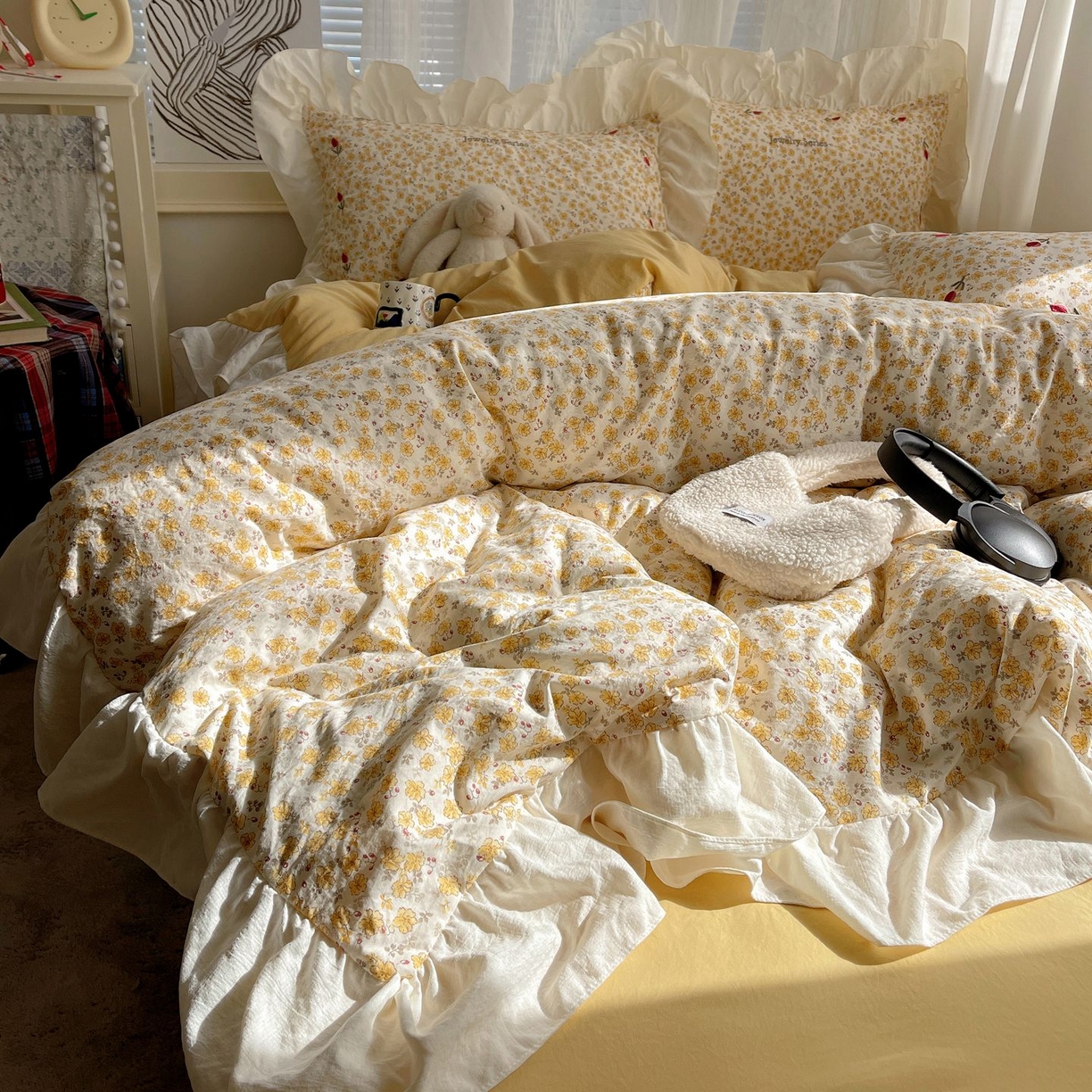 91家纺网 家纺一手货源 找家纺 圣比熊 2026新款A类云朵棉亲肤四季款刺绣1.8m四件套席床单宿舍绣花1.5米三件套 春日暖阳（刺绣款）