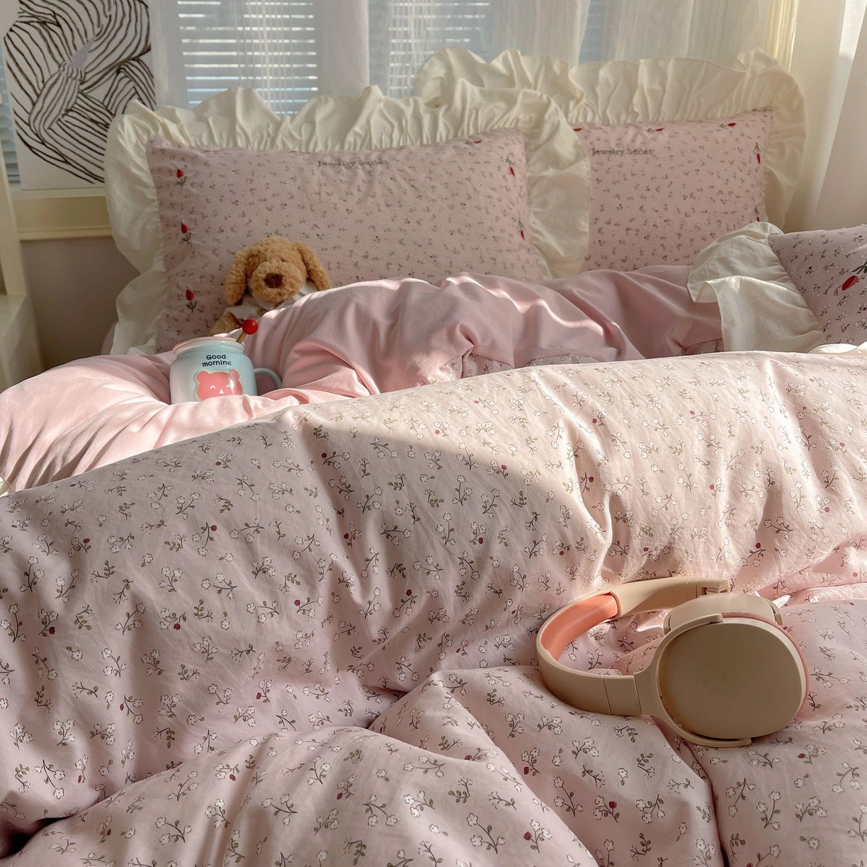 91家纺网 家纺一手货源 找家纺 圣比熊 2026新款A类云朵棉亲肤四季款刺绣1.8m四件套席床单宿舍绣花1.5米三件套 爱丽丝-粉（刺绣款）